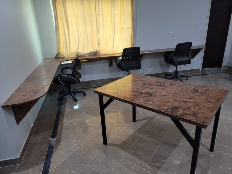 office tables availabe new condition 2