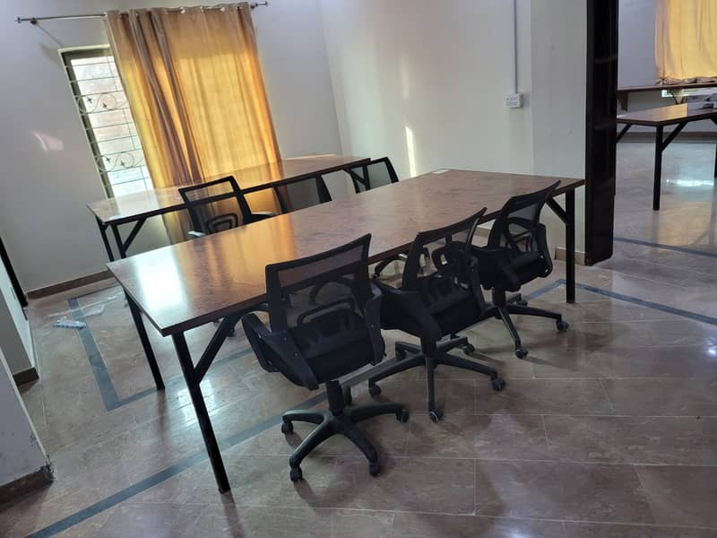 office tables availabe new condition 3