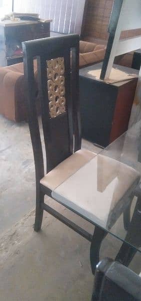 Dinning table with 6 chairs are available 5