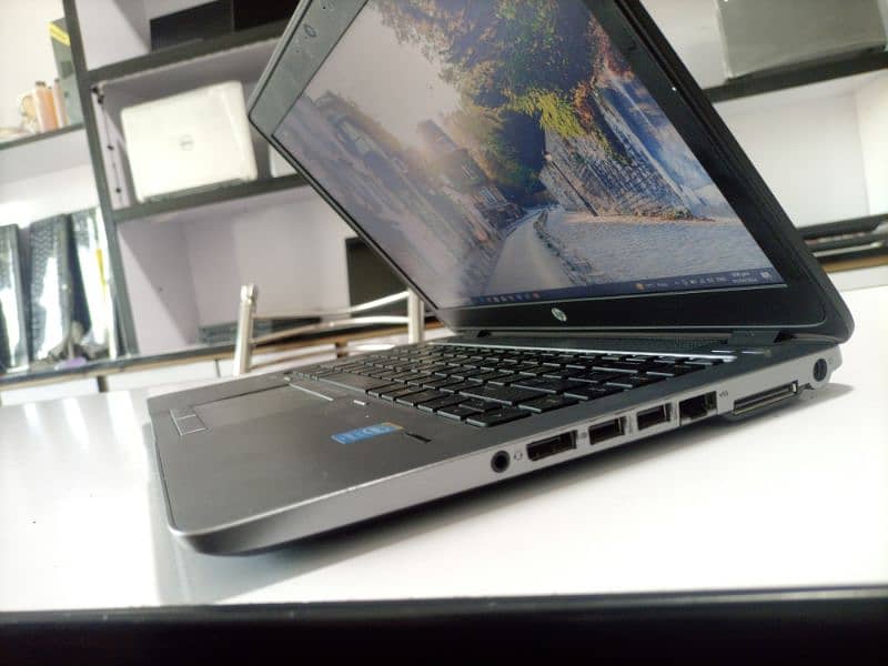 Laptop HP EliteBook 840 G2 , i5 5th gen, 8gb ram, 256ssd 8
