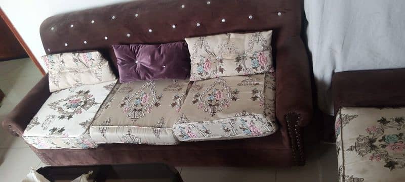 five seater sofa set in good condition 1