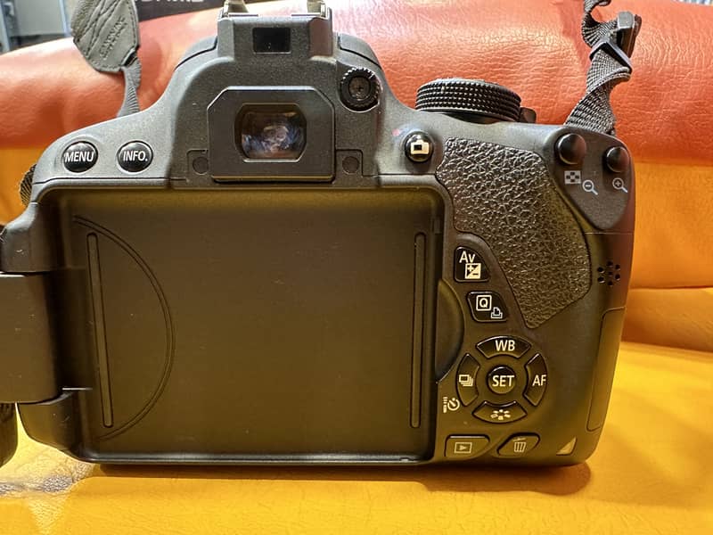 Original DSLR Camera Canon EOS 700D with 2 Lens 18-55mm & 75-300mm 6