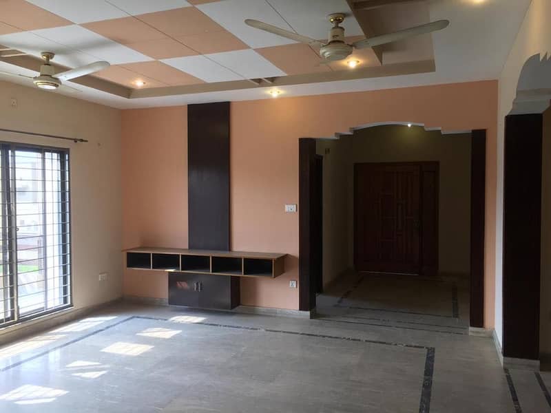 1 Kanal Independent Upper Portion with S/G in Eden City 0