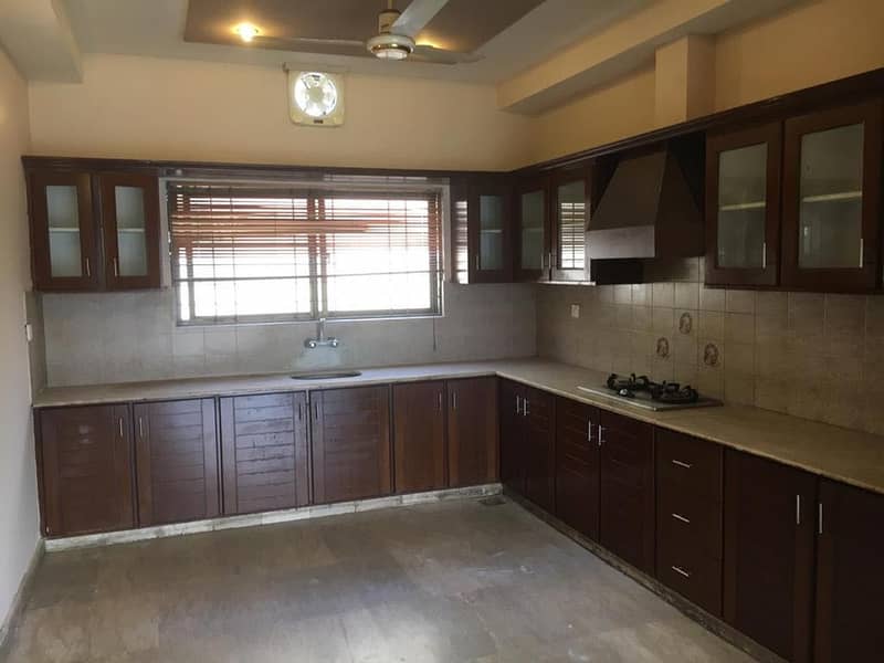 1 Kanal Independent Upper Portion with S/G in Eden City 4
