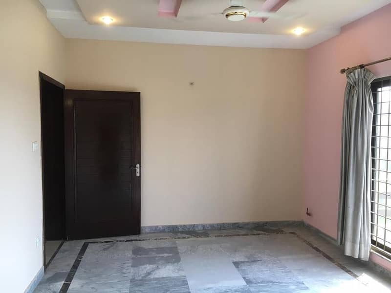 1 Kanal Independent Upper Portion with S/G in Eden City 7
