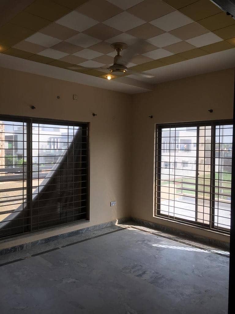 1 Kanal Independent Upper Portion with S/G in Eden City 8