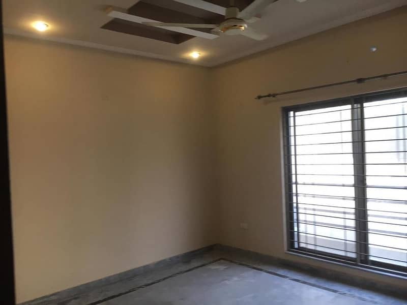 1 Kanal Independent Upper Portion with S/G in Eden City 19