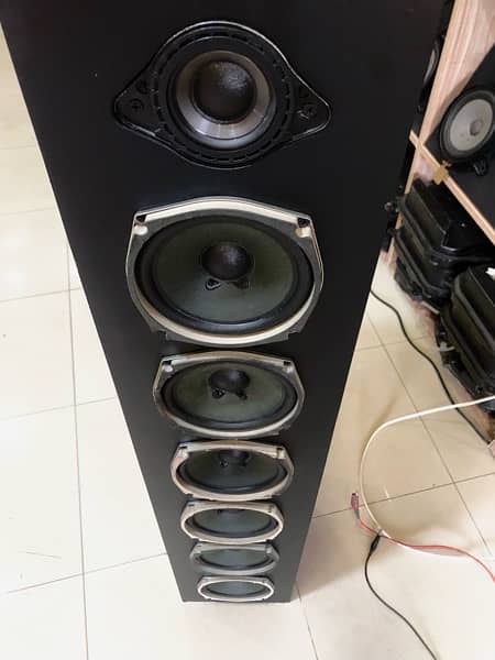 JBL 6 Driver Tower Speakers 300 watt 1