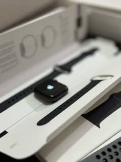 Apple Watch Series 5 44mm Complete box