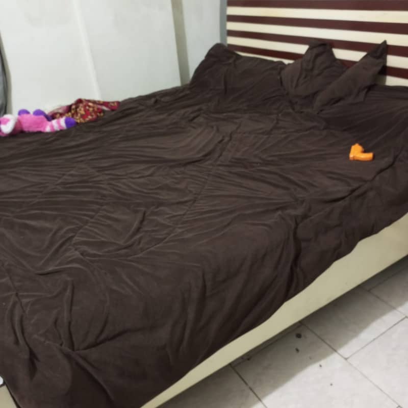 one bed lounch sale urgent No water issue light issue 1