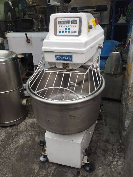 12 kg Capacity Dough Spiral Mixer Machine 2 speed imported 14