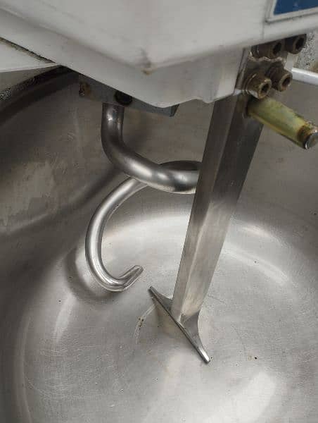 12 kg Capacity Dough Spiral Mixer Machine 2 speed imported 16