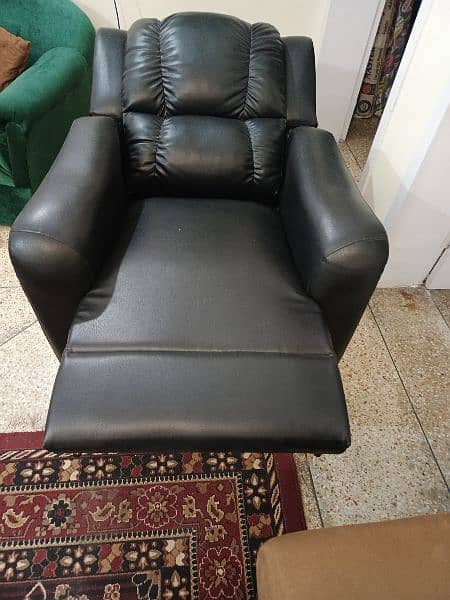King Recliner in Immaculate Condition 1