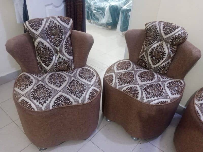 4 seater sofa set in 7000 ,only 3 months used. 2