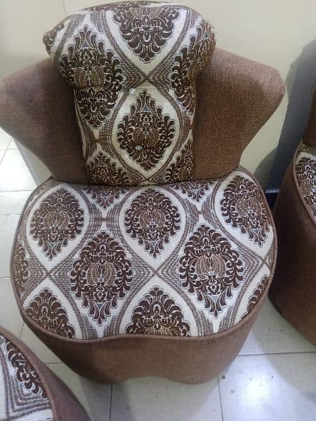 4 seater sofa set in 7000 ,only 3 months used. 4