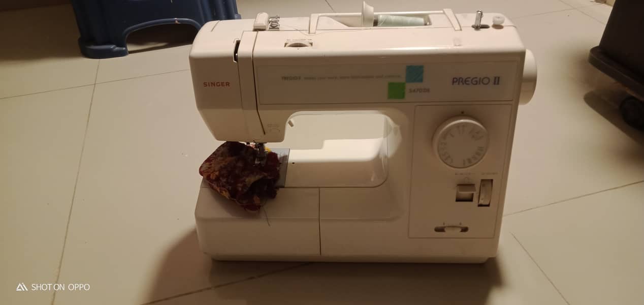 An adorable Japanese brand sewing machine in excellent condition 1