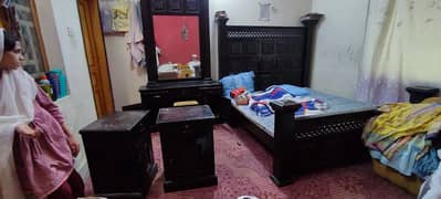king size double bed, 2 side table, one singer maze 0