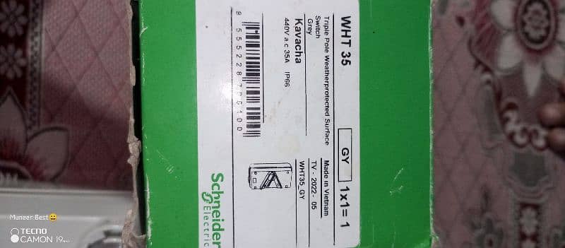 Schneider Electric 3 pole isolator weather protected switch 4