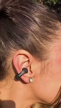 AMBIE
Ear Cuffs
( good sound )