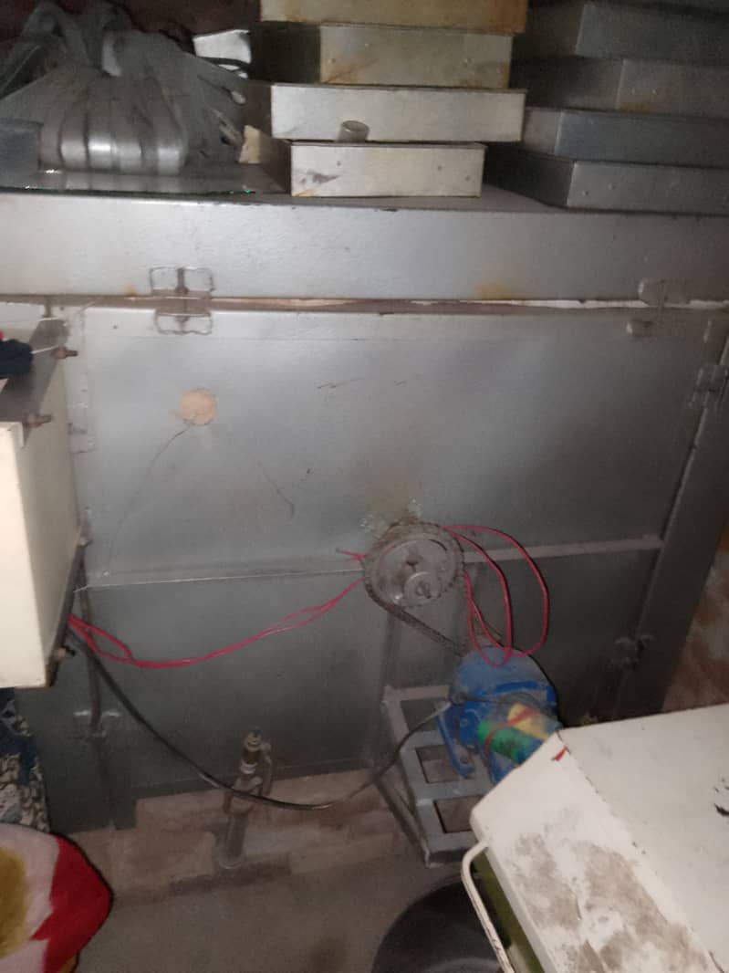 Oven , Mixer , Trays Urgent Sell 7