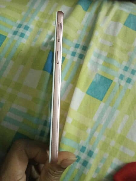 oppo A57 for urgent sale 4/64 2017 model ha with box and charger 1