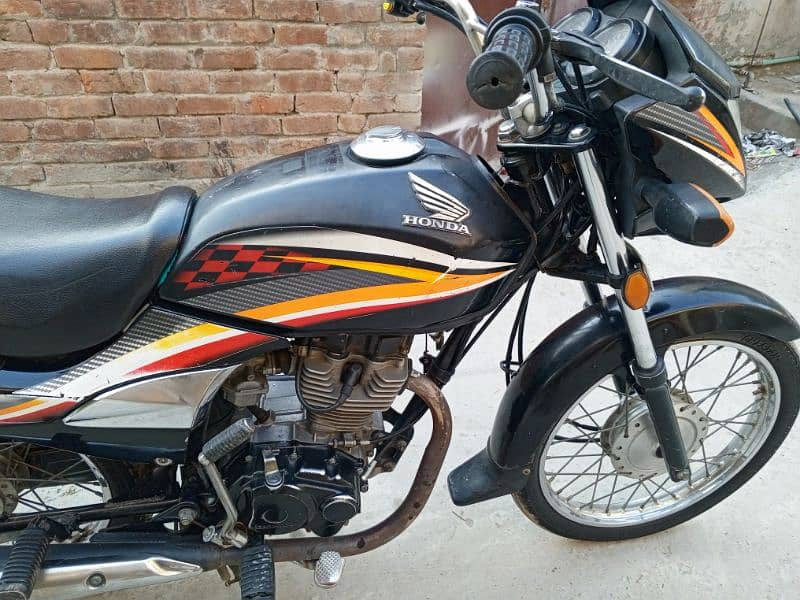 Honda 125 CG Dream in very Good Condition non accidental exchange also 4