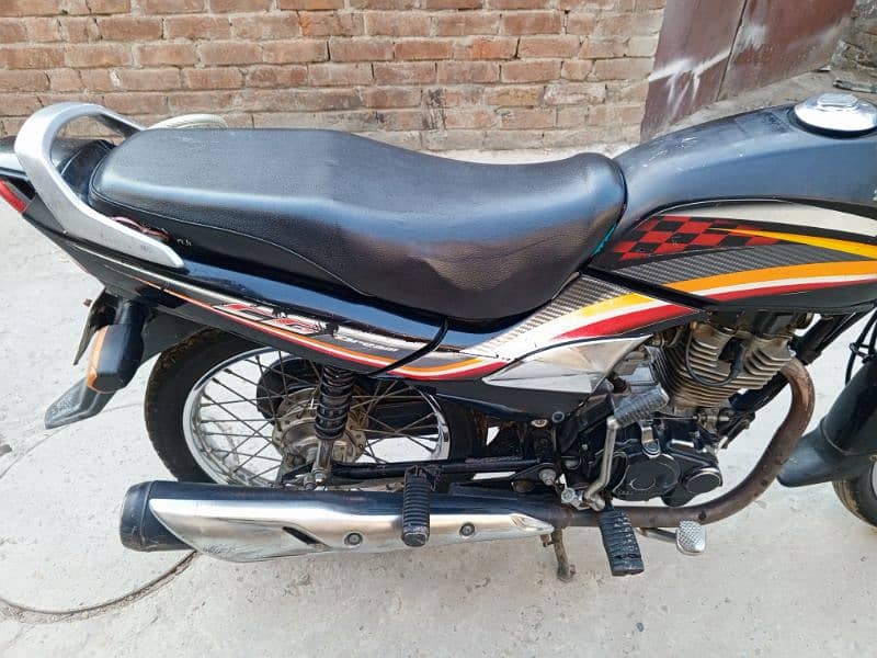 Honda 125 CG Dream in very Good Condition non accidental exchange also 5