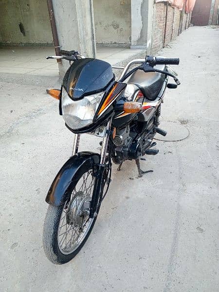 Honda 125 CG Dream in very Good Condition non accidental exchange also 8