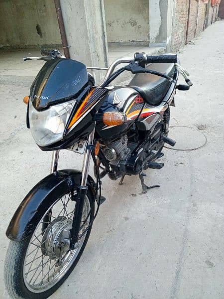 Honda 125 CG Dream in very Good Condition non accidental exchange also 9