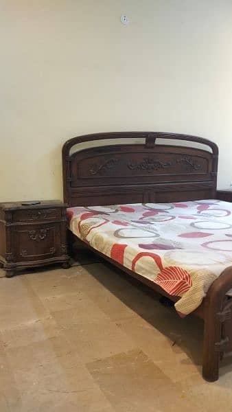 pure and solid sheesham wood chinyoti bed with two side tables 4