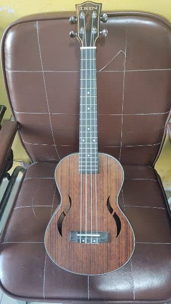 Ukulele 0