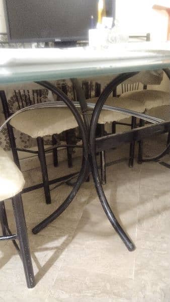 excellent condition glass dining table with  6 chairs 2