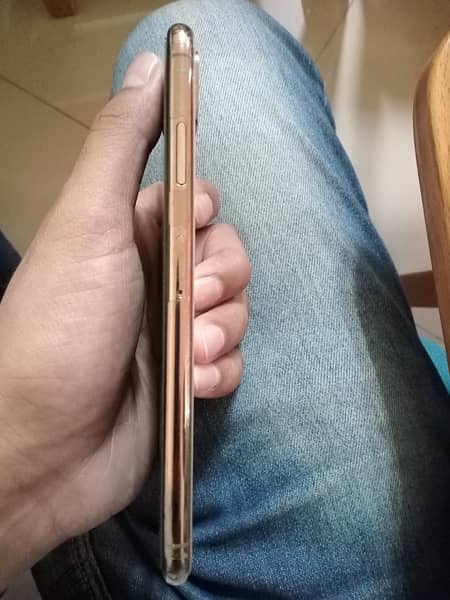 iPhone XS Max Non PTA 64Gb With Orignal Charger Condition 10/9 4