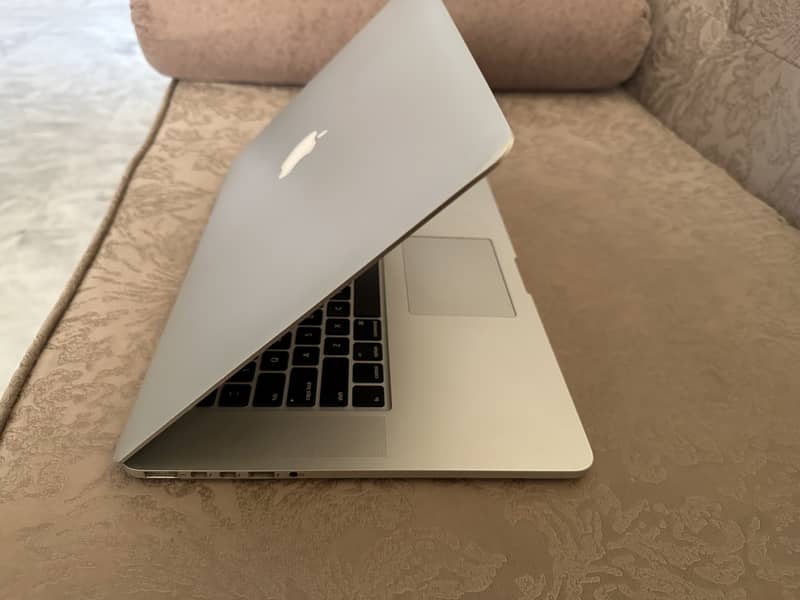 Macbook Pro 2015 15 inch CTO model 2