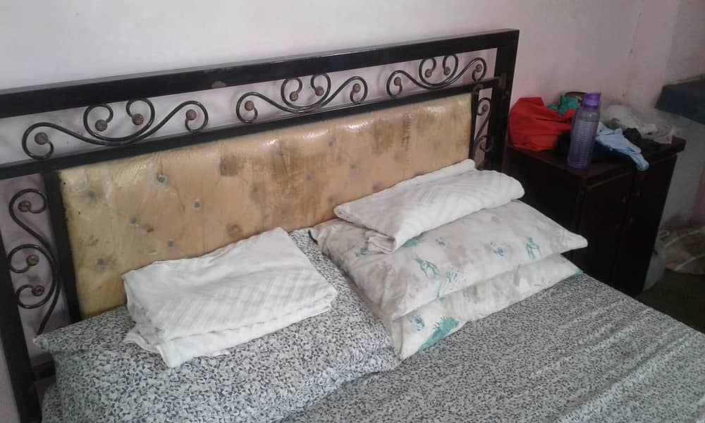Iron Single Bed with Matress & 2 Pillows. 2