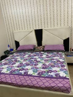 beautiful bed set with dressing table use for 4 month