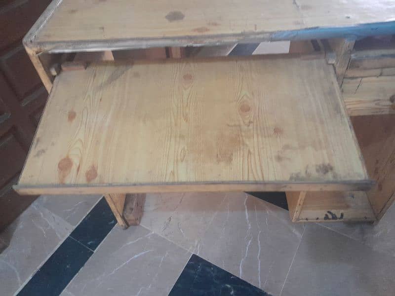 used computer table, condition 8/10 2