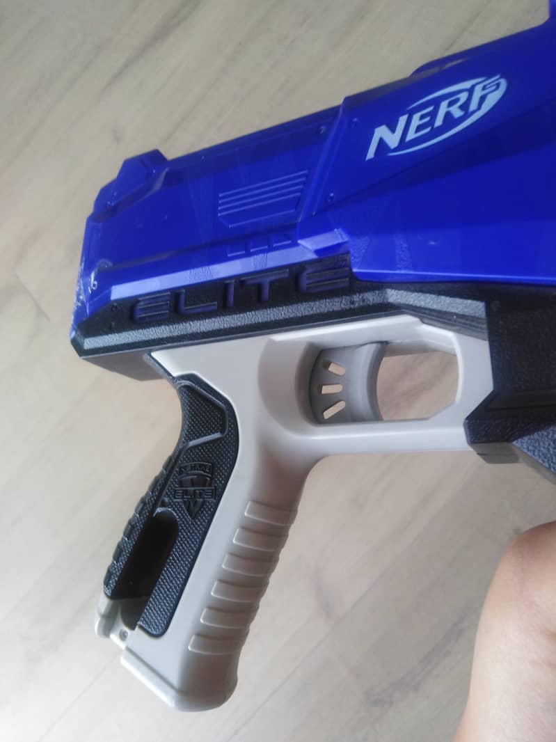 Toy gun Nerf Surgefire. 1