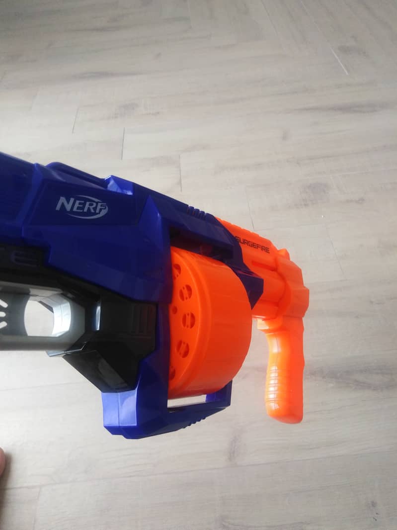 Toy gun Nerf Surgefire. 3