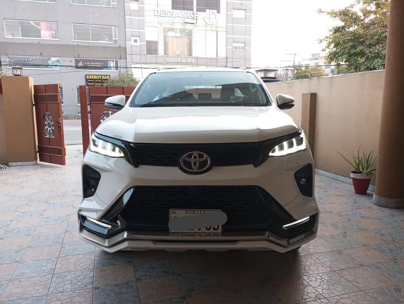 Toyota Fortuner V 2021 1