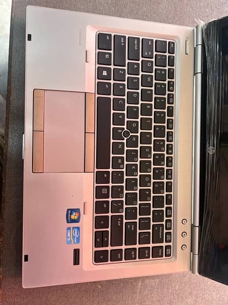 HP 8470 Core i5 3rd generation 4GB Ram 500GB hard drive 0