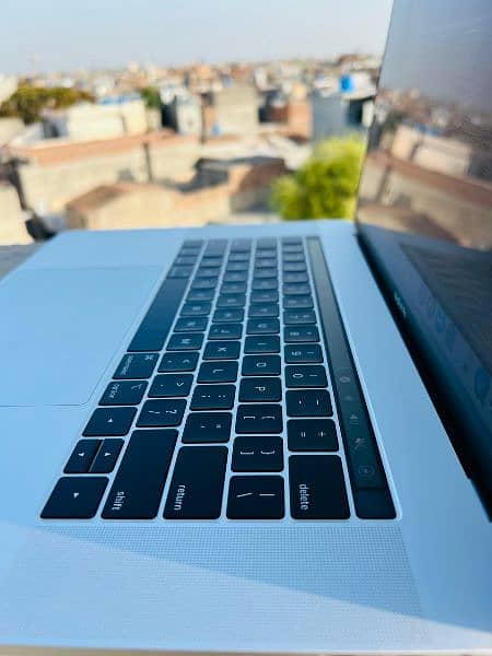 MACBOOK PRO I9 2019 TOUCH BAR 3