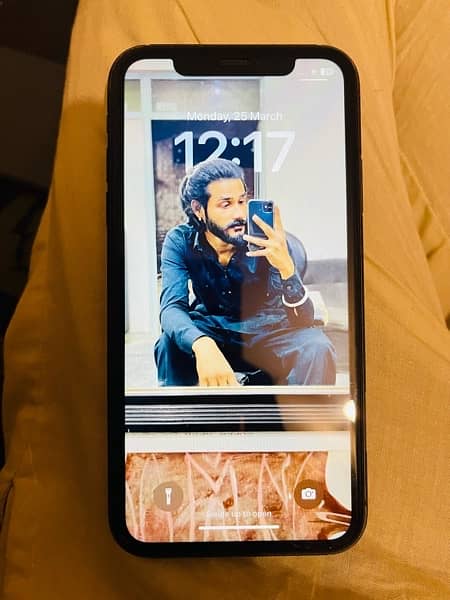 iphone 11 jv 64gb 8 by 10 condition 1