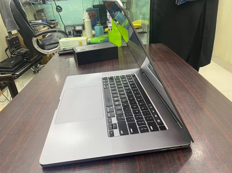 MacBook Pro i9/ 2019 9