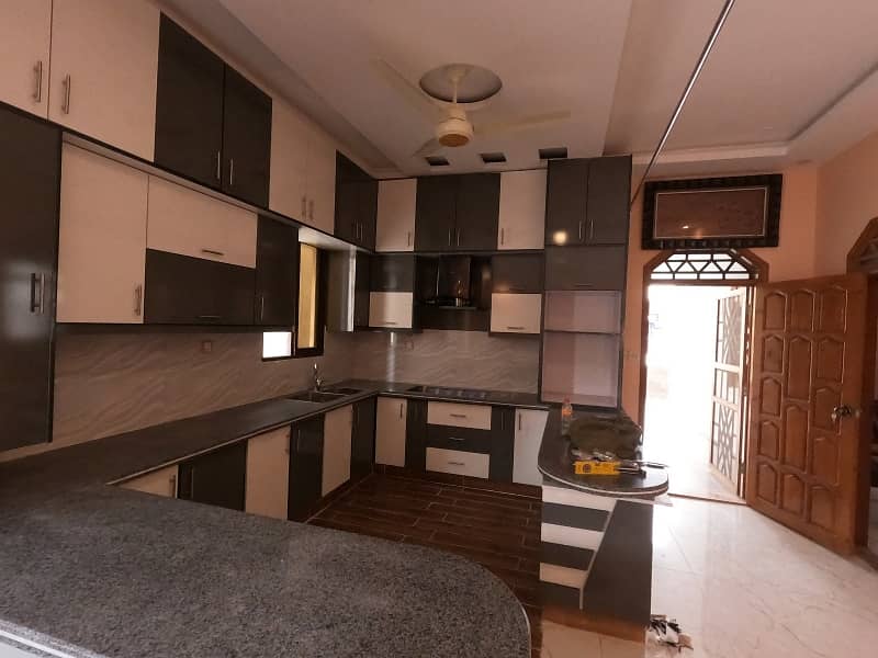 A Prime Location Upper Portion Of 300 Square Yards In Gulistan-e-Jauhar - Block 14 1