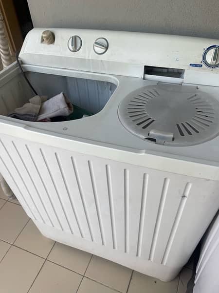 Haier Dual Semi Automatic Washer And Dryer Machine in working cond 2