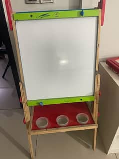 Wooden Art Easel / White Board with Accesories in New Condition 0