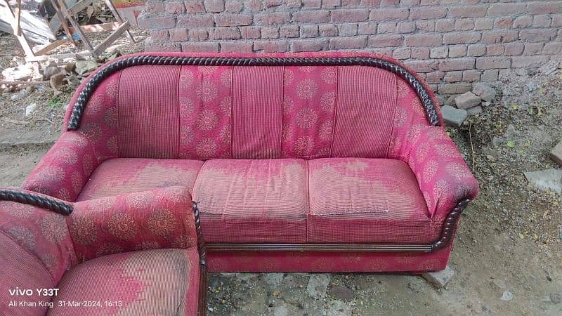 sofa available hai 2