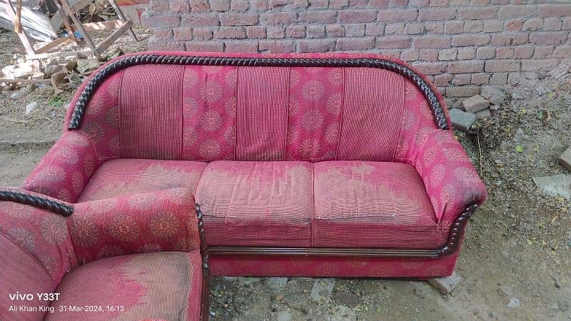 sofa available hai 3
