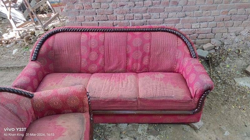 sofa available hai 5